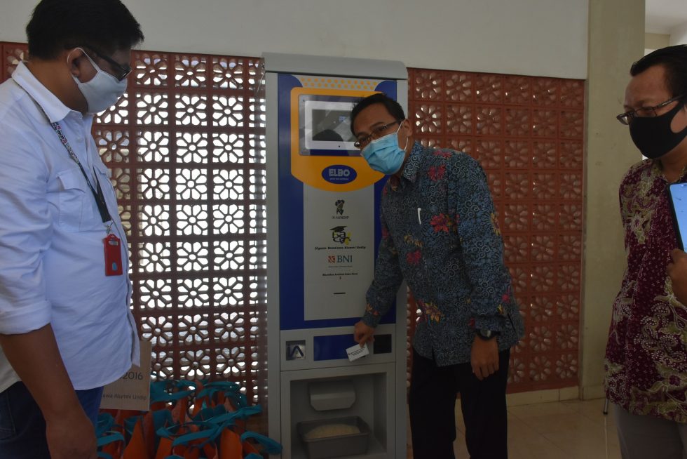 Undip Alumni Scholarship Foundation and BNI Undip Branch Donates Rice ATM