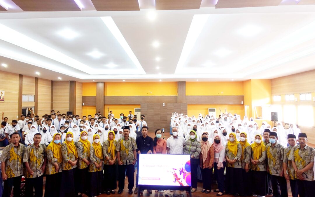 Higher Education Introduction and Visitation of SMA Negeri 1 Karangbinangun to FISIP Undip Tembalang Campus
