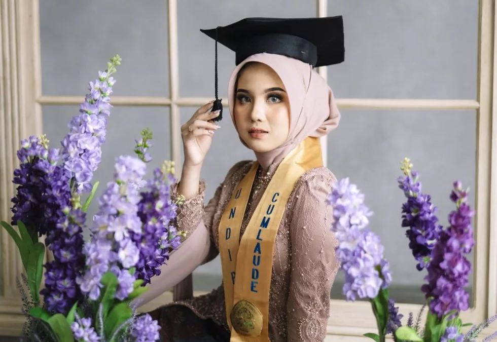 Devina, Lulusan Terbaik Undip Terampil Berkomunikasi dan Self Development