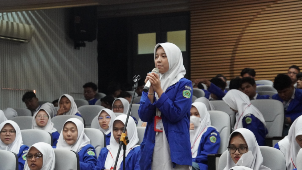 Stepping into a Bright Future: The Visit of SMA Hutama Bekasi and MAN 3 ...