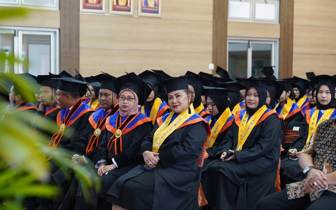 Semarang Mayor Hevearita Gunaryanti Rahayu Appeared as a Prospective Graduate in the 174th (Session 2) FISIP Undip Yudisium Ceremony