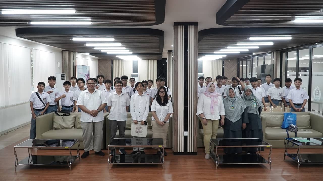 SMA PB Soedirman Cijantung Berkunjung ke FISIP Undip