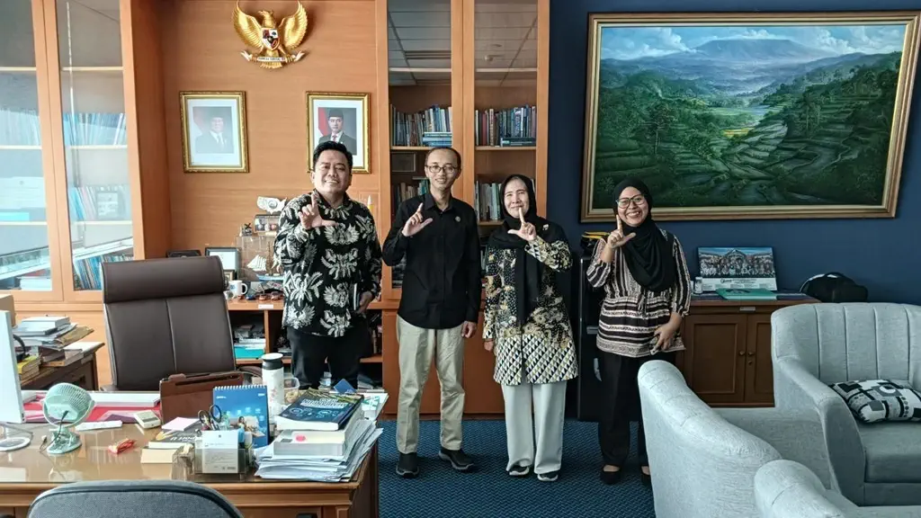 Strengthening Synergy: Strategic Visit by Dr. Tri Yuniningsih to STIA LAN Jakarta for Policy Analyst Competency Development