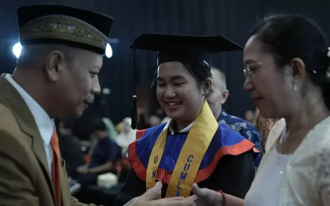 “Pendidikan adalah Senjata Ampuh untuk Mengubah Dunia”: Pesan Inspiratif pada Yudisium FISIP Undip ke-177 (Sesi 1)