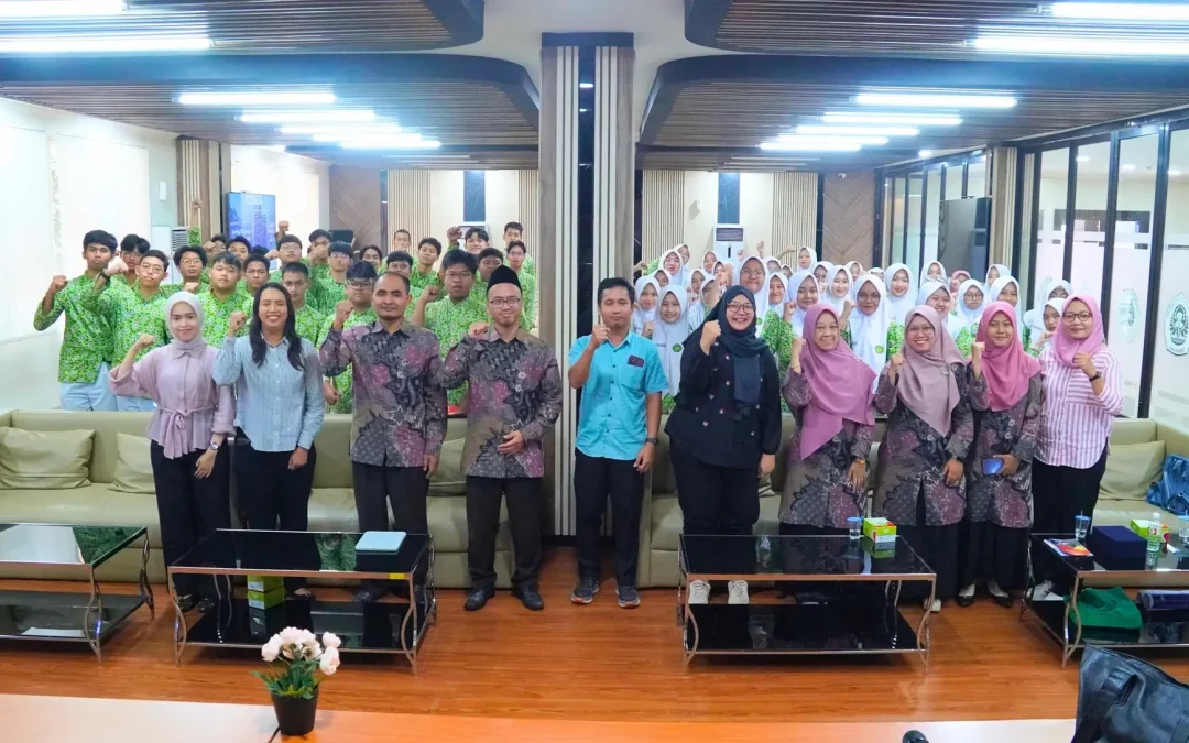 Hidayatullah Islamic High School Visits FISIP Undip: High Enthusiasm from a Neighboring School