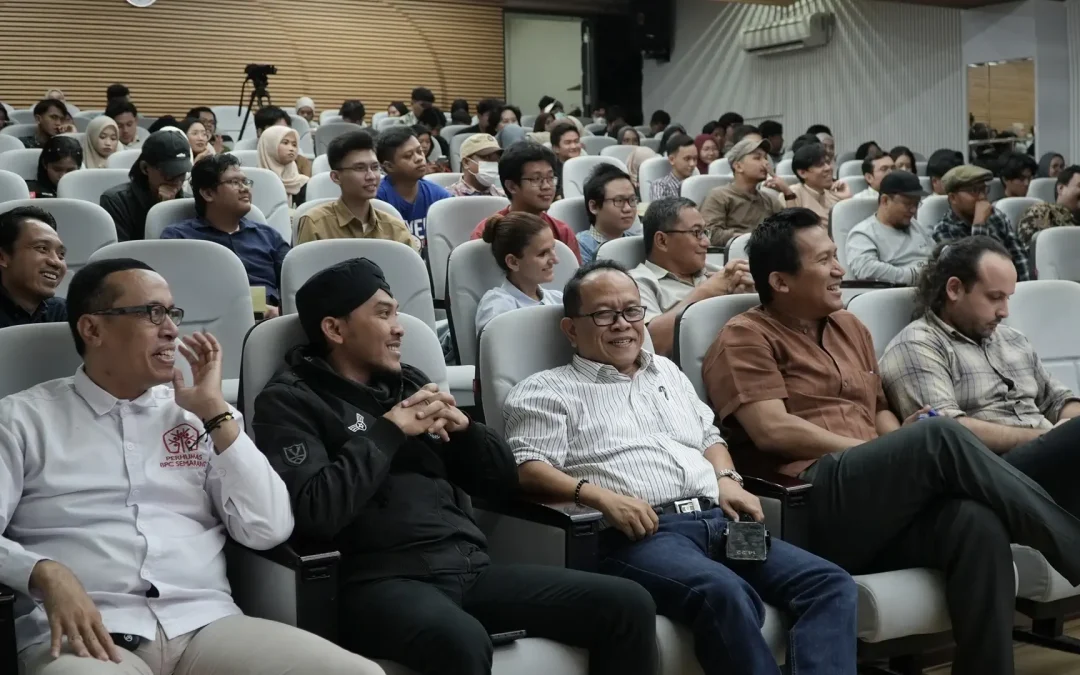 FISIP Undip menuju World Class Faculty : Nonton Bareng Film “Amplop Demokrasi” dan Diskusi Bersama Prof. Ward Berenschot dari Leiden University