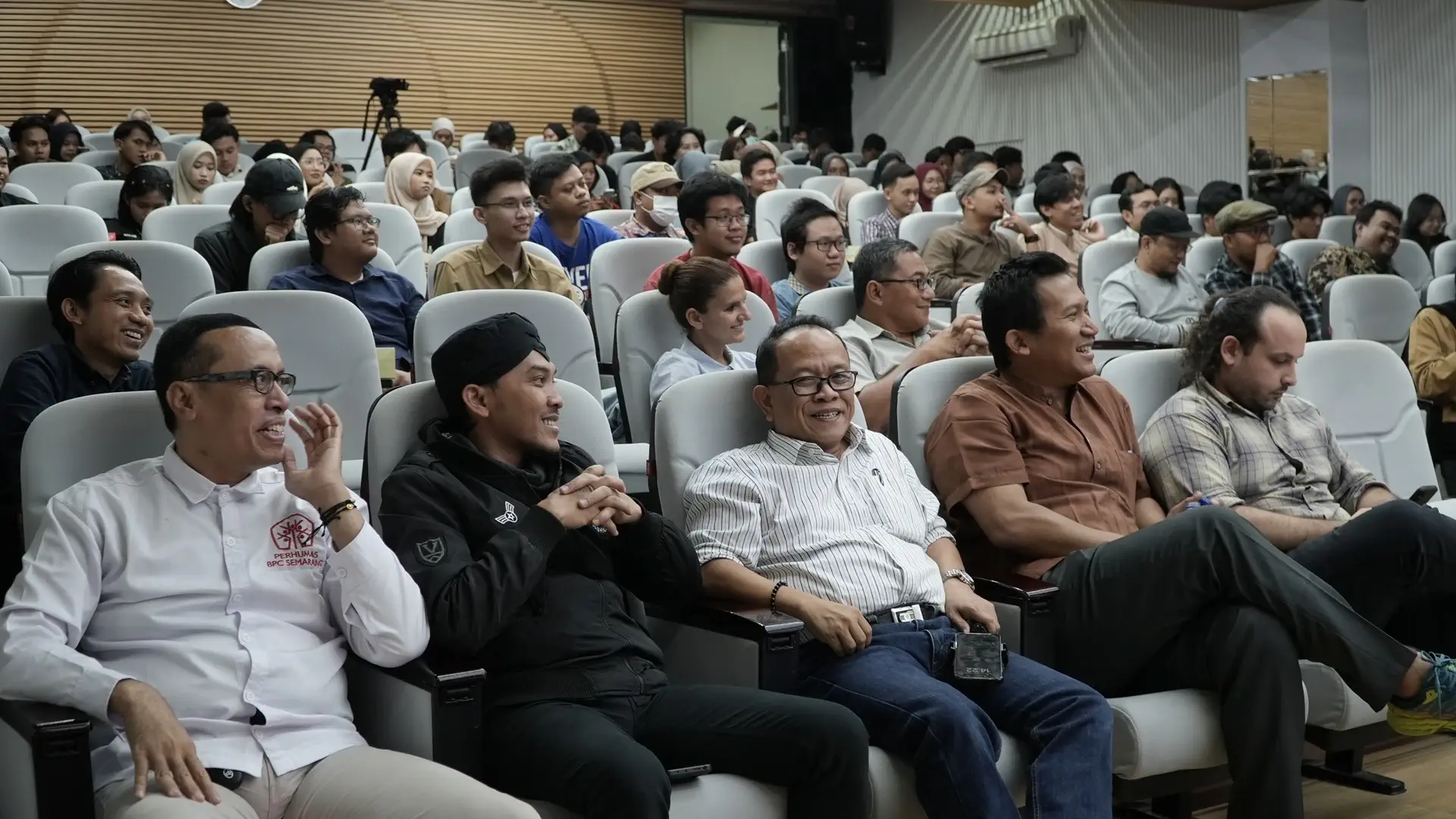 Nonton Bareng Film Amplop Demokrasi dan Diskusi Bersama