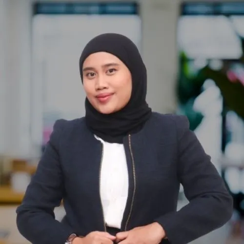 Dhaifina Idznitia Apriyani Naimi, S.M., M.B.A.