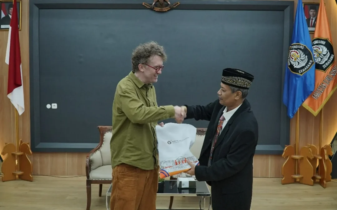 FISIP UNDIP Welcomes Professor Nicholas Carah to Discuss Interdisciplinary Publishing and Algorithmic Culture