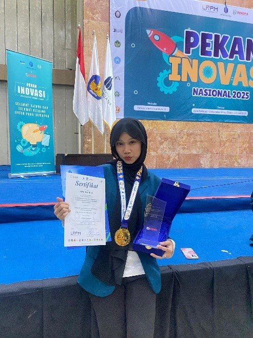 FISIP Undip Student Clinches Gold Medal and Special Awards at the 2025 National Innovation Week
