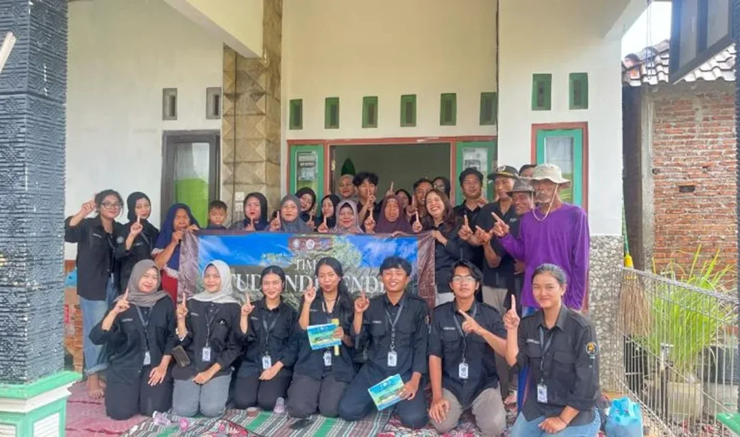 Mahasiswa Administrasi Publik UNDIP Gelar Sosialisasi Mangrove sebagai Strategi Mitigasi Bencana Pesisir di Desa Mangunharjo