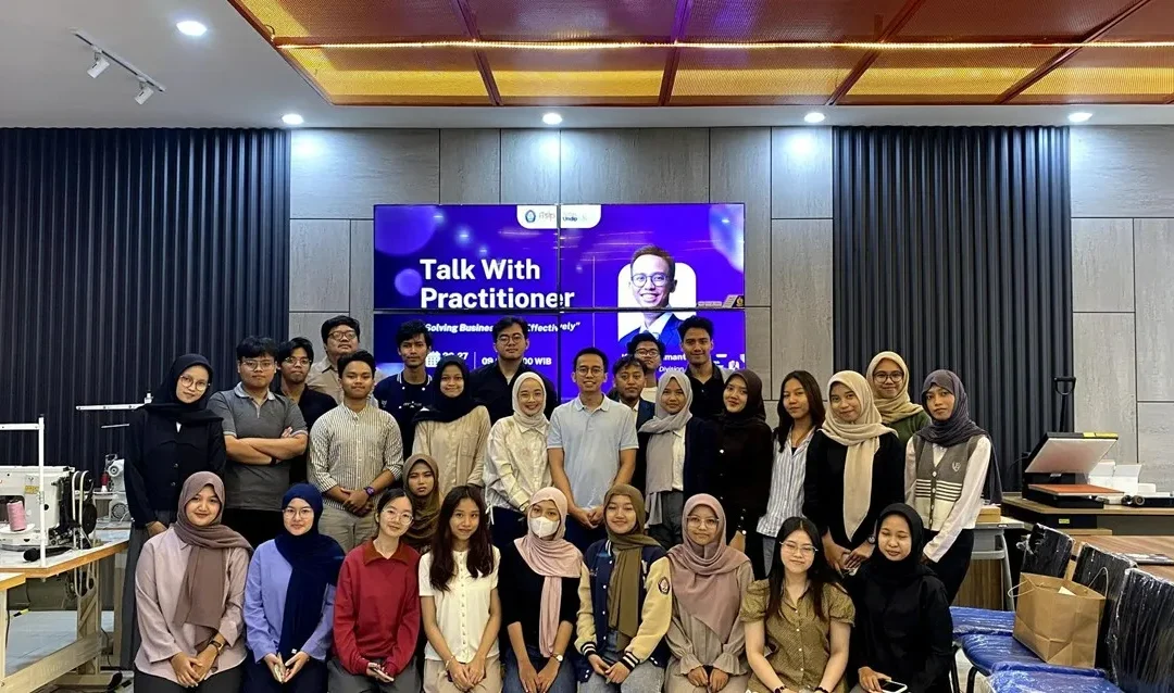 BizzBoost Volume 2: Memahami Strategi Efektif dalam Penyelesaian Kasus Bisnis Melalui Series Talk With Practitioner[1.1] Bersama Konsultan EY