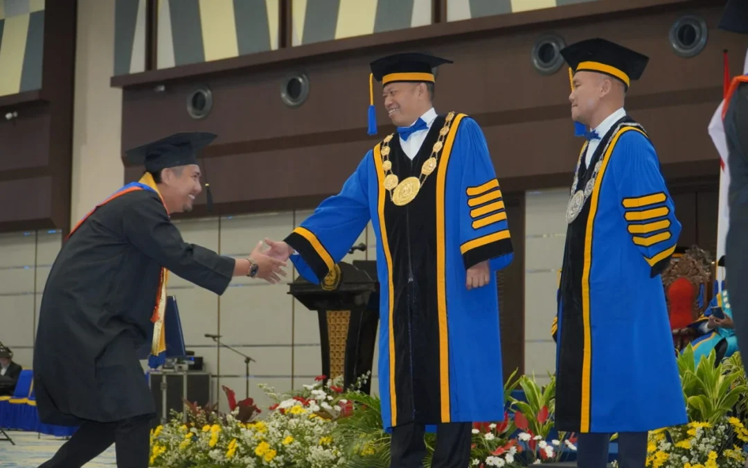 Tenaga Kependidikan Fisip Undip Raih Gelar Magister Dengan Predikat Cum Laude