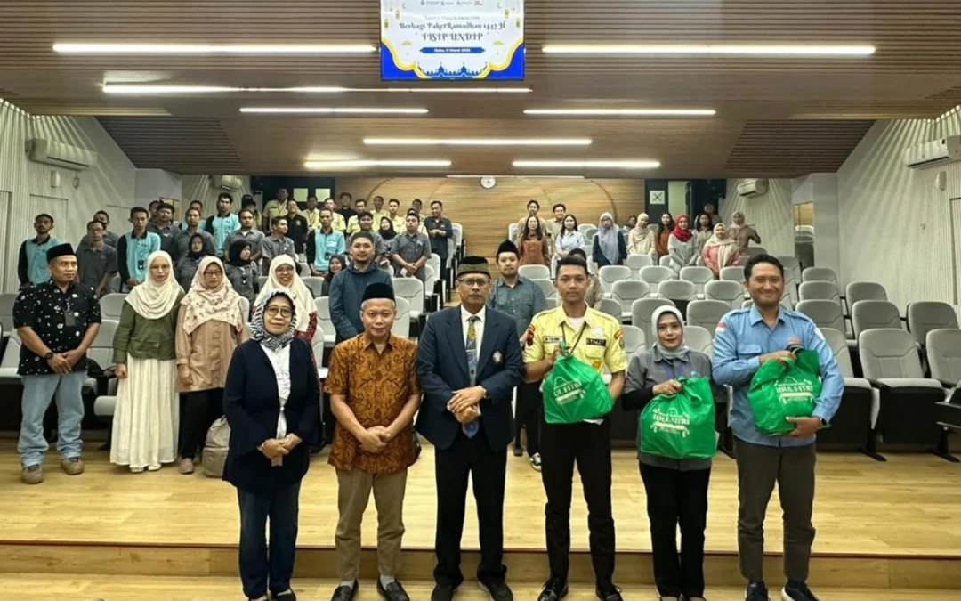 FISIP UNDIP Holds Ramadan Sharing Program 1447 H, Distributes Gift Packages to Employees