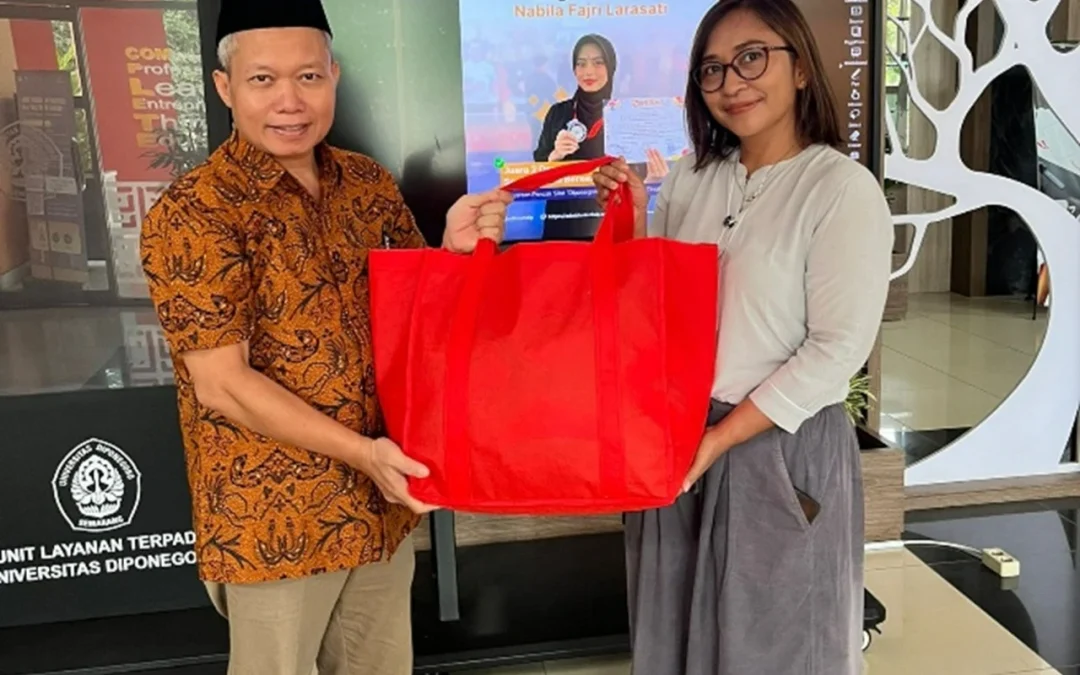Ramadan Sharing 1447 H: Darul ‘Ilmi Mosque of FISIP UNDIP Distributes Muslim Clothing Donations